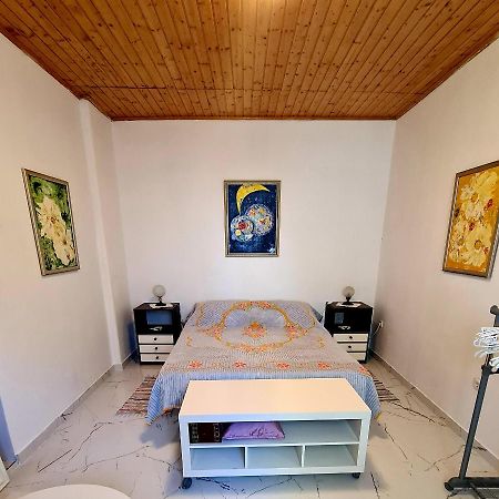 Yellow, Red & Blue Apartment سبليت المظهر الخارجي الصورة