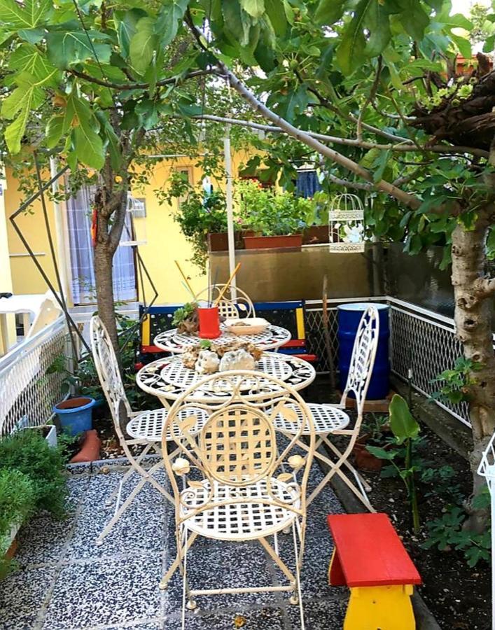 Yellow, Red & Blue Apartment سبليت المظهر الخارجي الصورة