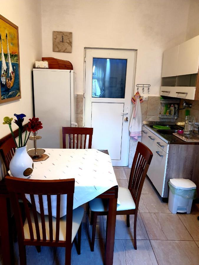 Yellow, Red & Blue Apartment سبليت المظهر الخارجي الصورة