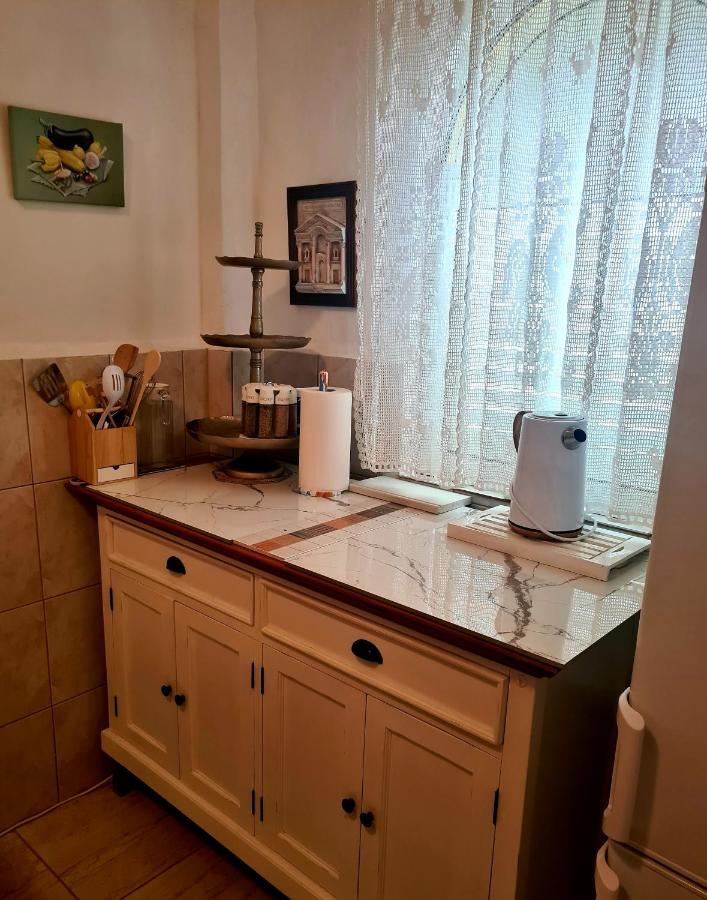 Yellow, Red & Blue Apartment سبليت المظهر الخارجي الصورة