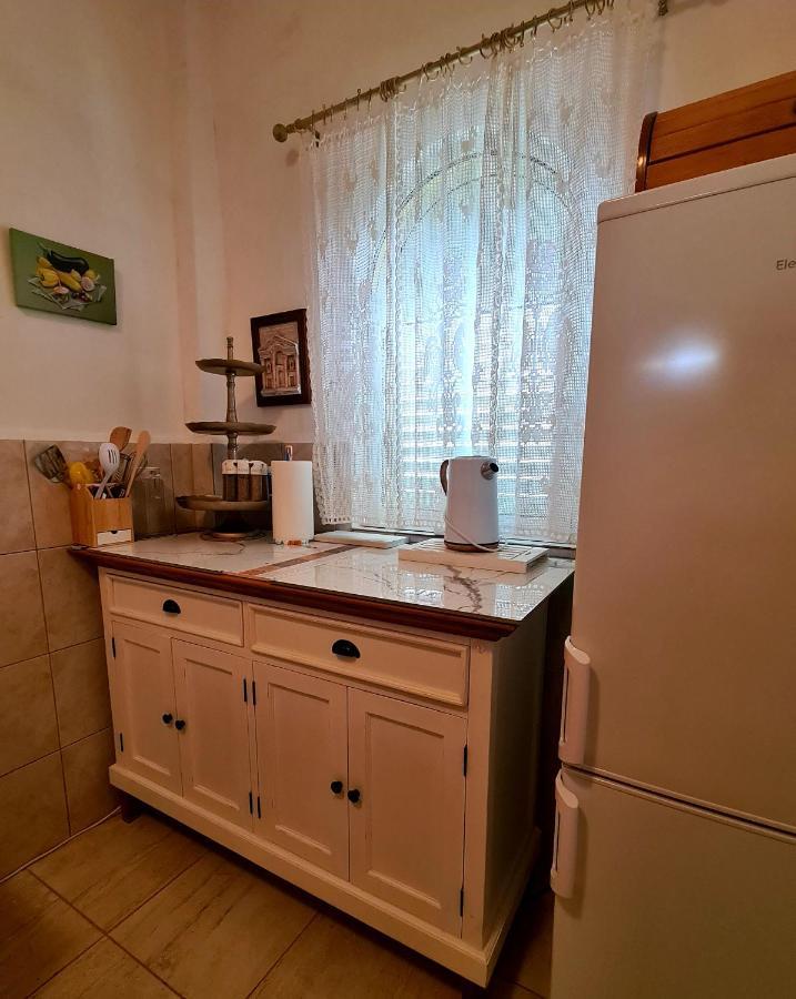 Yellow, Red & Blue Apartment سبليت المظهر الخارجي الصورة