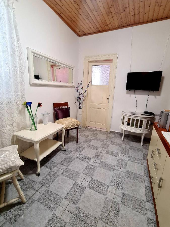 Yellow, Red & Blue Apartment سبليت المظهر الخارجي الصورة