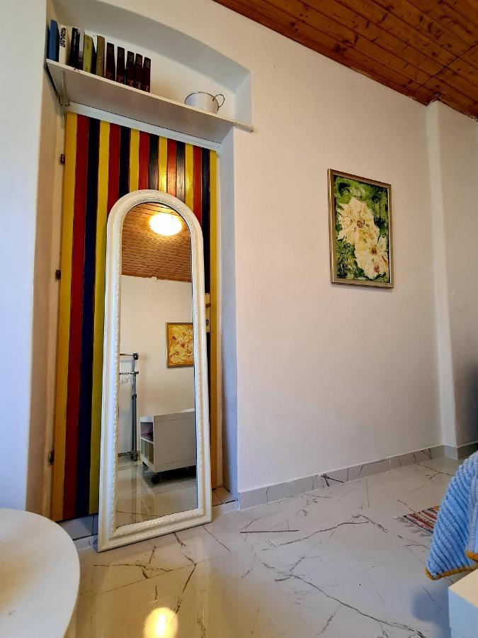 Yellow, Red & Blue Apartment سبليت المظهر الخارجي الصورة