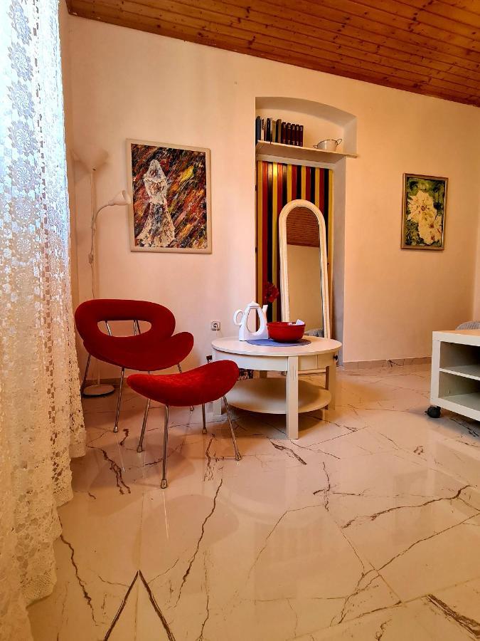 Yellow, Red & Blue Apartment سبليت المظهر الخارجي الصورة