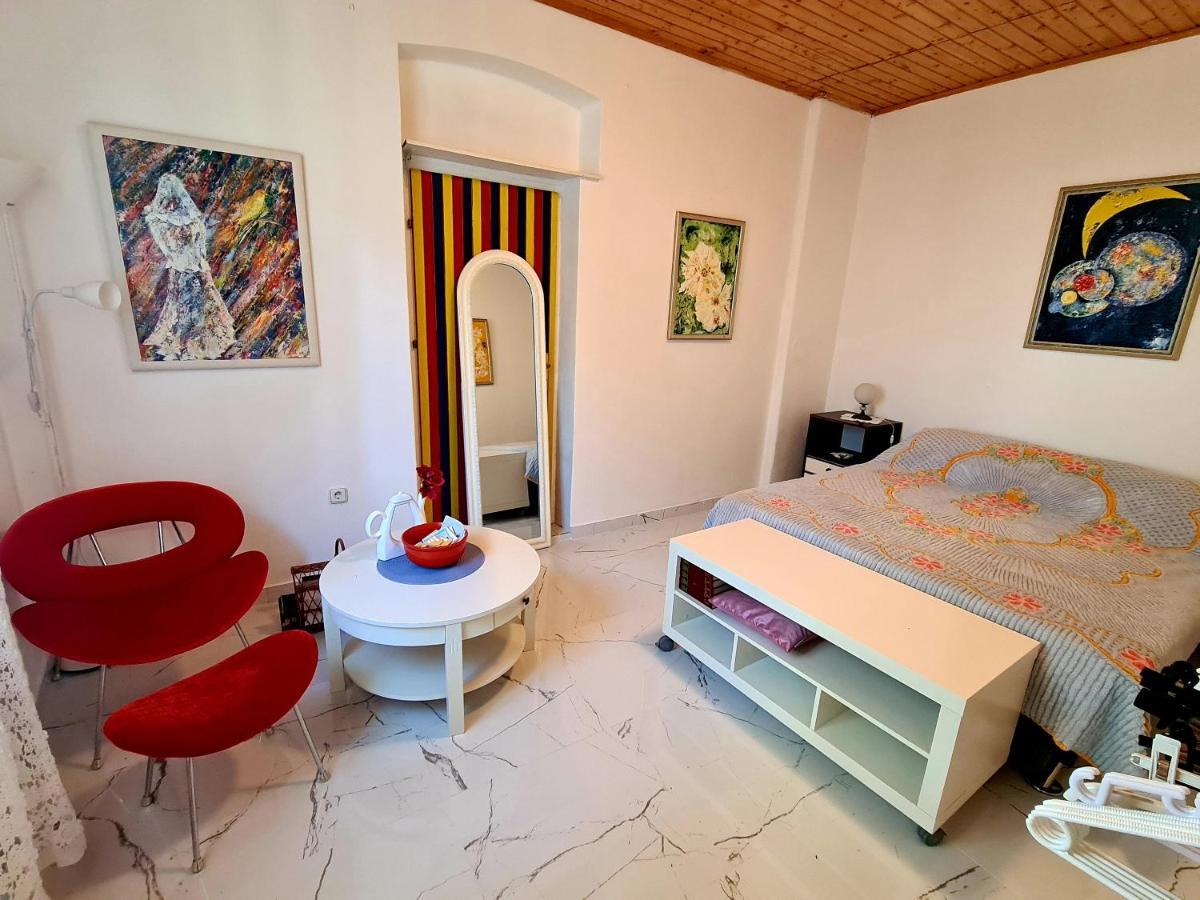 Yellow, Red & Blue Apartment سبليت المظهر الخارجي الصورة