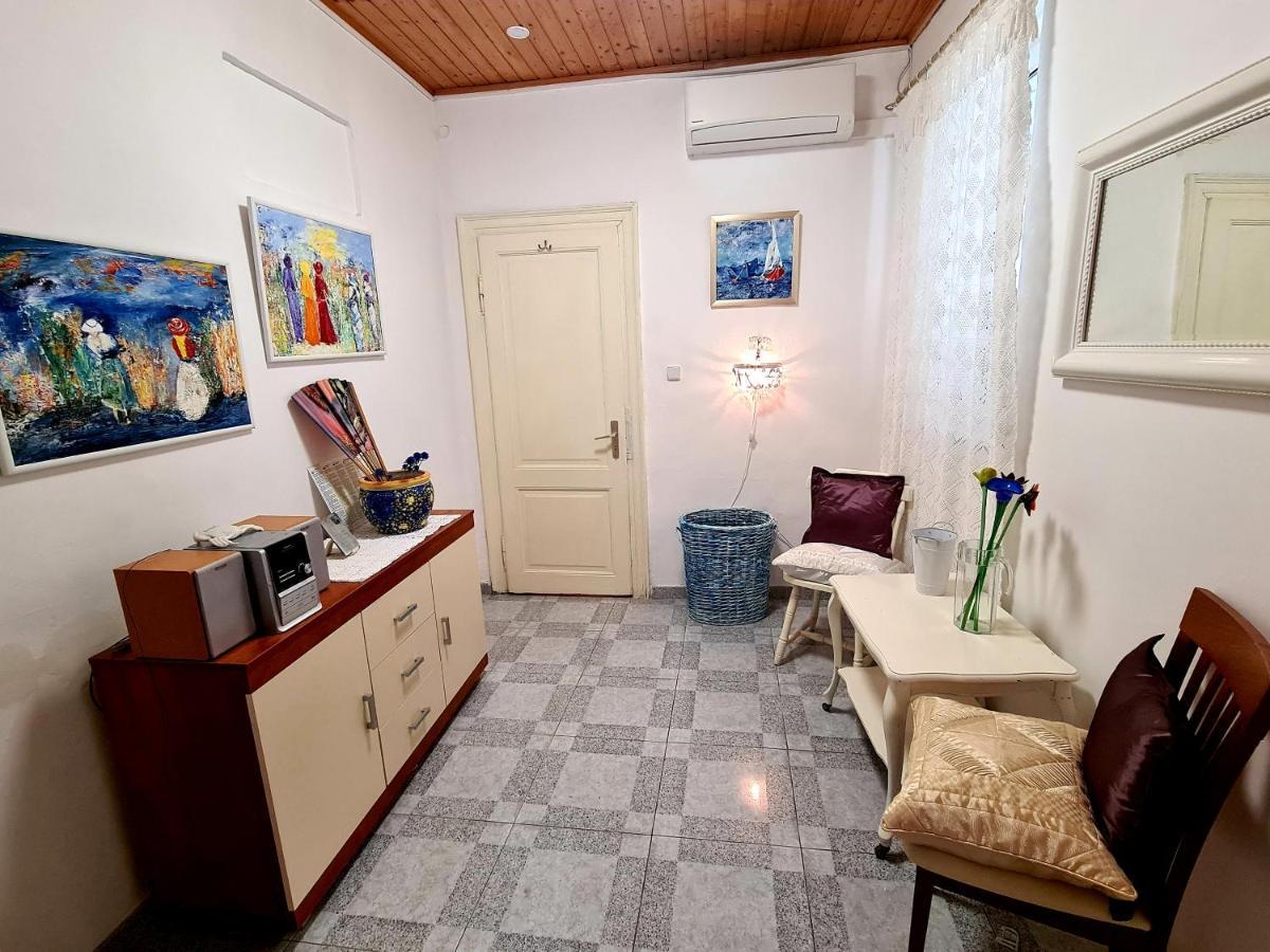 Yellow, Red & Blue Apartment سبليت المظهر الخارجي الصورة